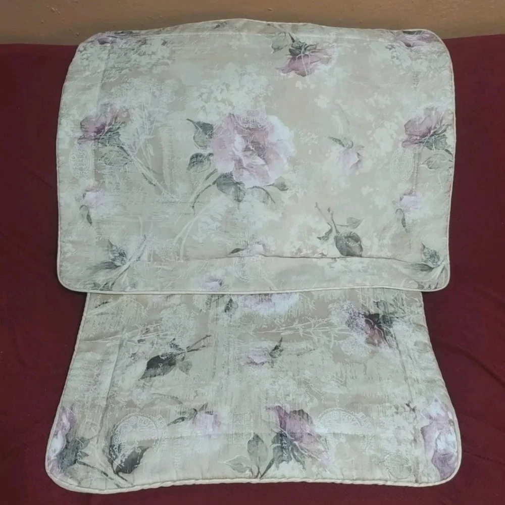 Vtg USA Croscill Floral 2 Pillow Shams Standard Sz 21/27 Cream Jacquard Script